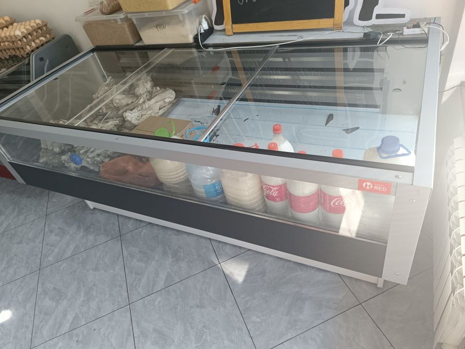 Витриный холодильник