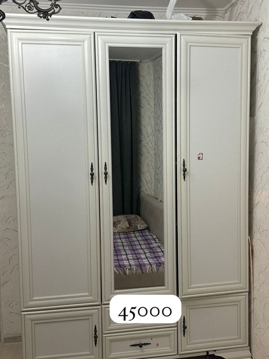 Продам белый шкаф