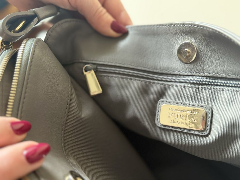 Стилна и практична дамска чанта Furla