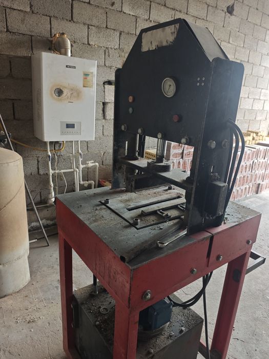 Срочно продам пресса, бетона мишалка, колунь, котел паровой, и многое!