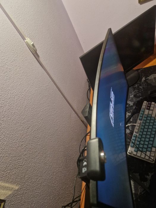 Monitor AOC 165hz cu overclock