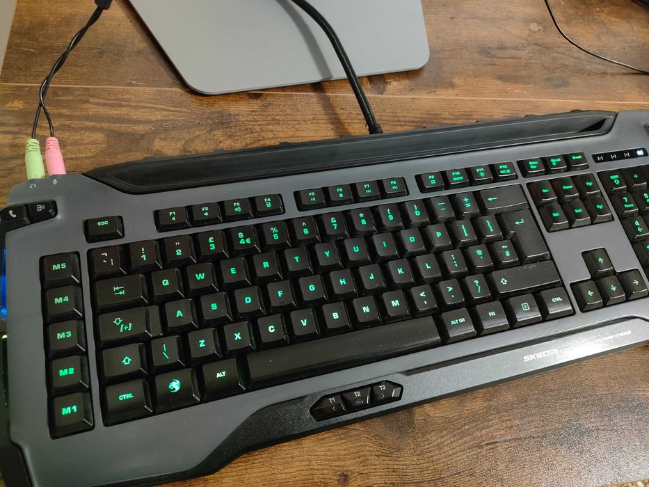 Roccat SKELTR - smart communication RGB gaming Keyboard