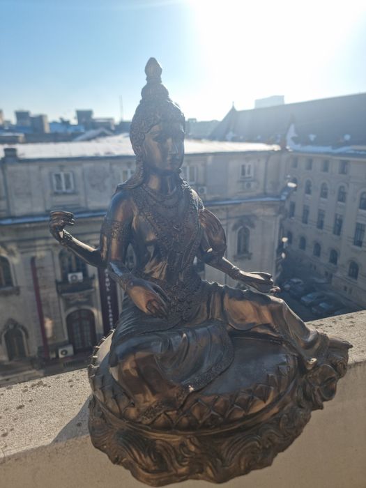 Statueta din bronz masiv  reprezentand zeiței Saraswati