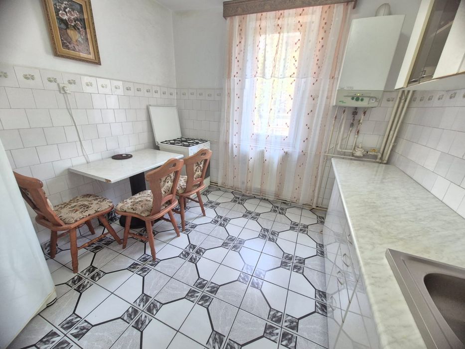 Inchiriez apartament 3 camere