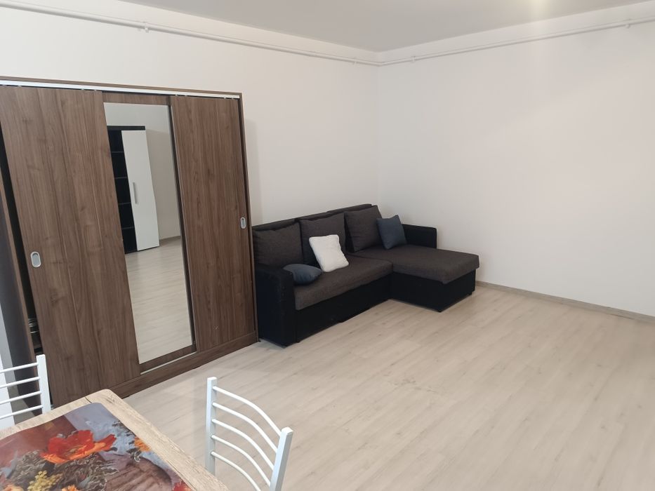 Garsoniera de închiriat subcetate Sânpetru