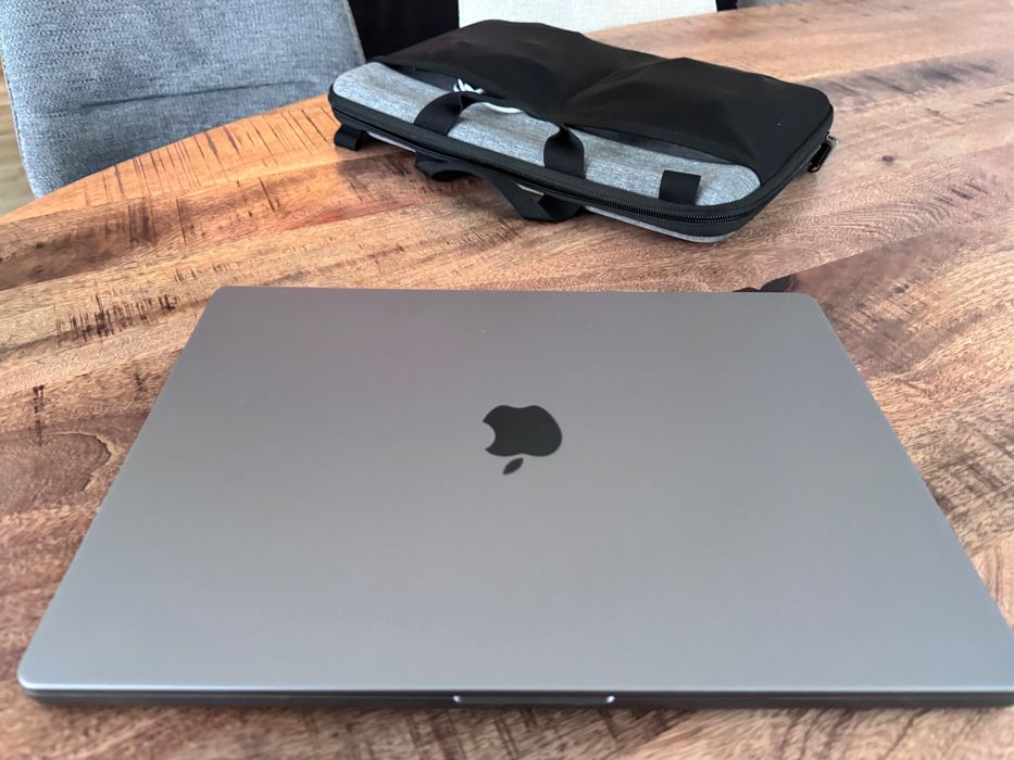 Macbook Apple 16' 16 Gb Space grey 512 SSD