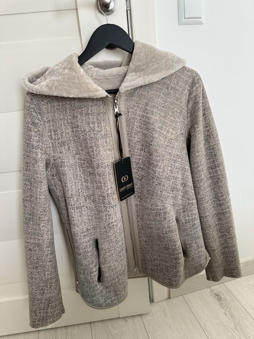 Haină de blană naturală  cu glugă – nouă, cu etichetă