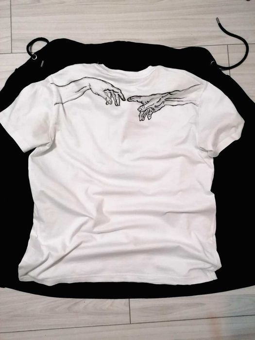 Tricou pictat manual . Orice mărime.                ( Nu Zara )