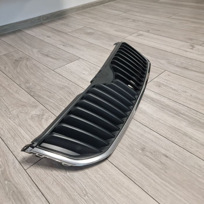 Grila cromata bara fata / radiator / capota Skoda Superb 2  2008-2013