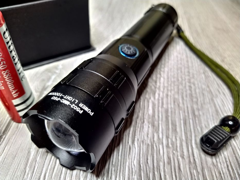 XHP50.2 CLASSIC MINI  Lanterna PUTERNICA mica, cu lupa si zoom