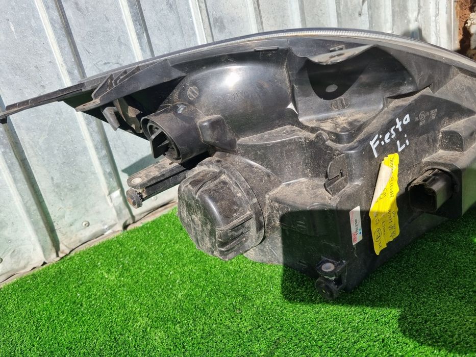 Far stanga complet Ford Fiesta stare IMPECABILA