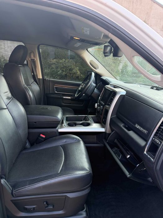 Dodge RAM 1500 Clasic - Laramie - autoutilitara 5.7HEMI