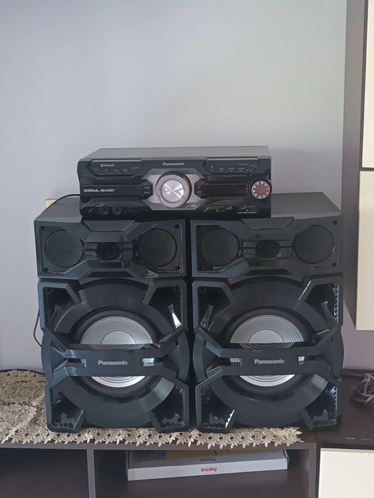 Vând Statie cu Boxe  noii Panasonic
