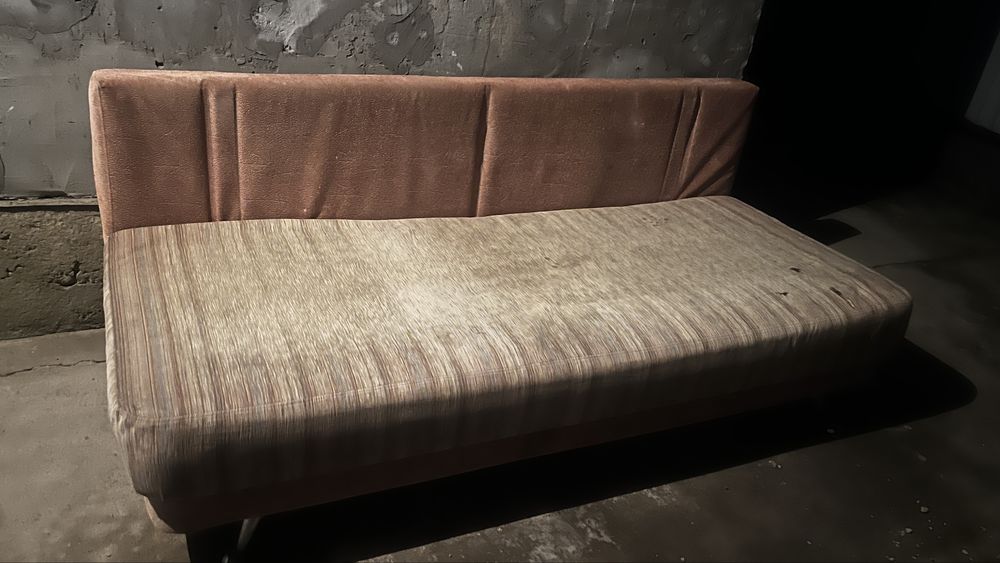 Диван бесплатно.