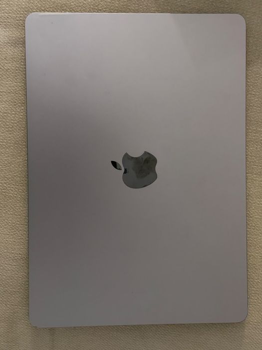 Продам macbook Air M2 (2023 года)