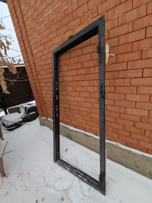 Продам входную дверь