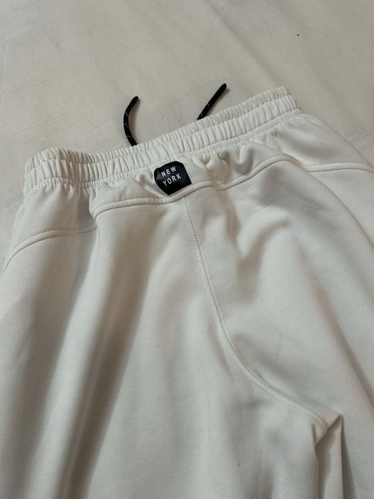 Бели панталони zara