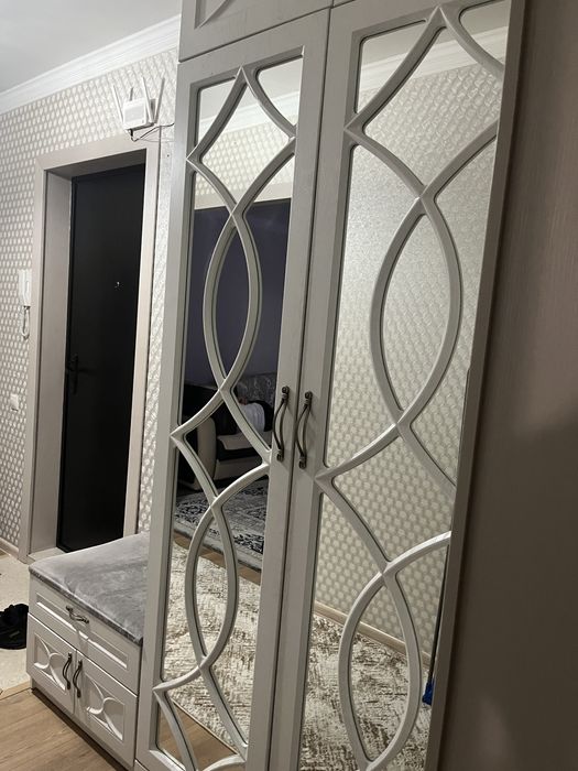 Продам прихожую с обувницей