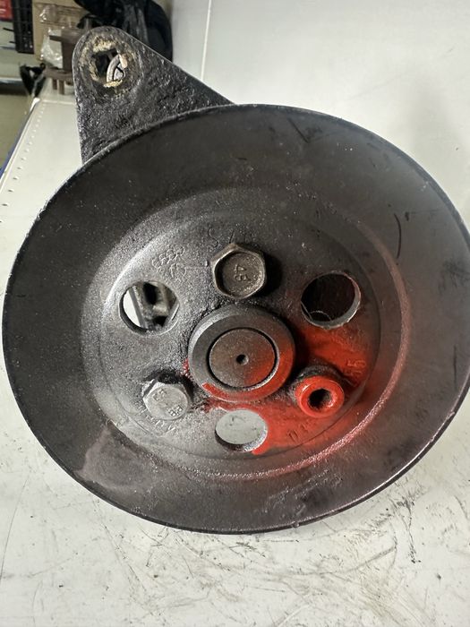 Насос гидроусилителя руля (ГУР) Audi 80 B4 2.3