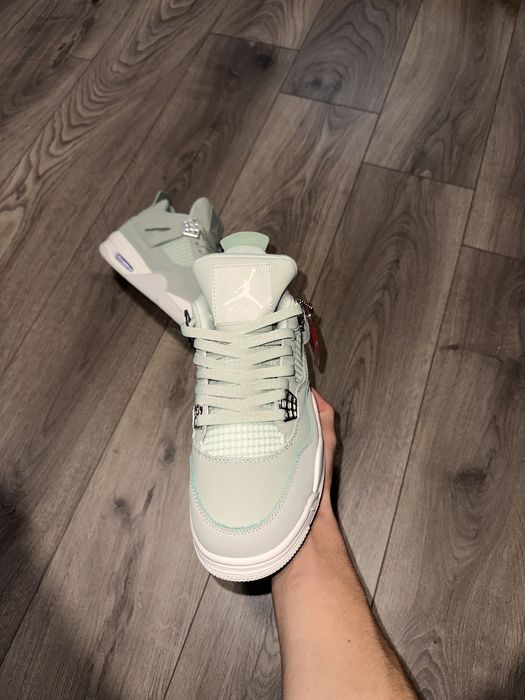 Air Jordan 4