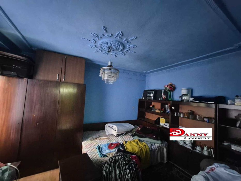 Къща с двор и гараж в гр. Павликени