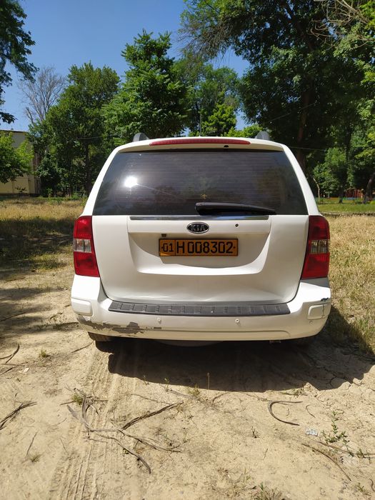 Машина Kia carnival