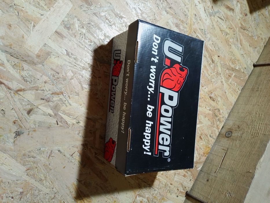 Vând bocanci noi u power