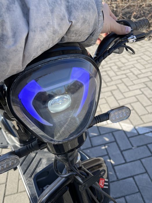 Продаю скутер ск-8