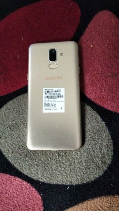 Продам телефон самсунг J8+