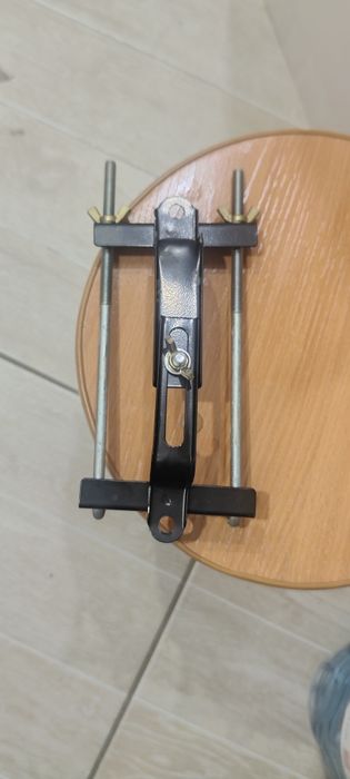 Универсальный держатель аккумулятора