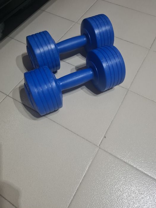 Гири   2 х 5кг                    .