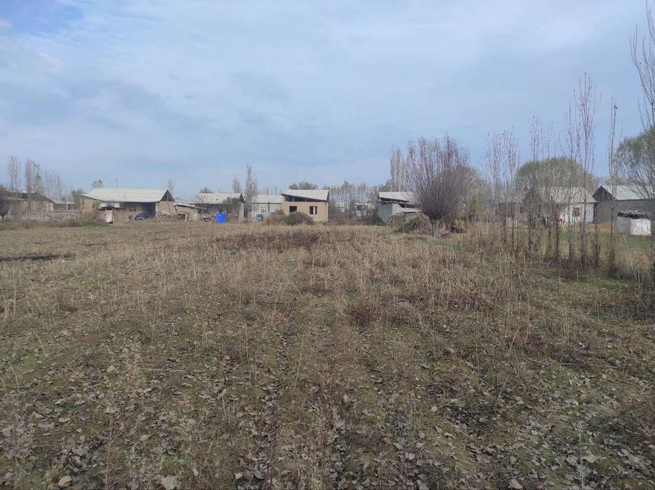 15 sotixli uchaska sotiladi