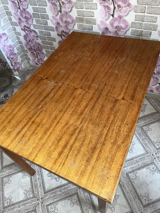 Стол для гостиной