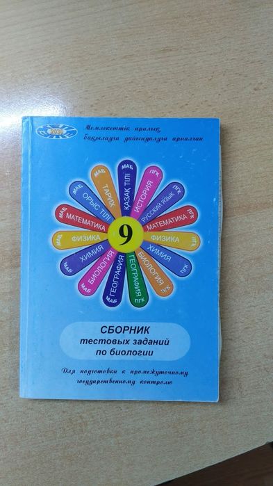 продаю книги .  .