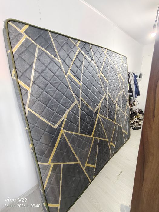 Продам матрас размері 200-220
