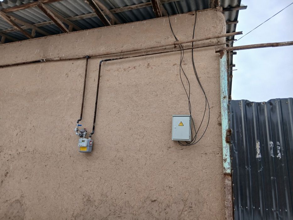 Уй сотилади Янгиюль туманида  К.ора  тепада