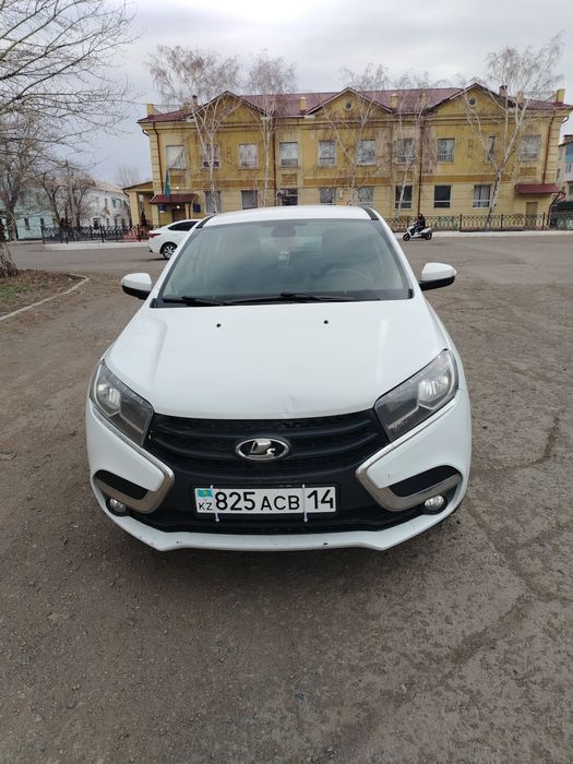 Продам машину . лада иксрей 2017 года .
