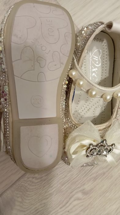 Сандали со стразами 23 размера