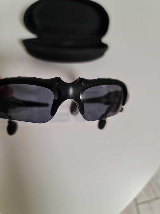 Ochelari de soare cu căști audio prin Bluetooth si toc