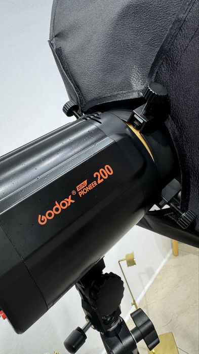 Вспышка Godox Mini Pioneer 200