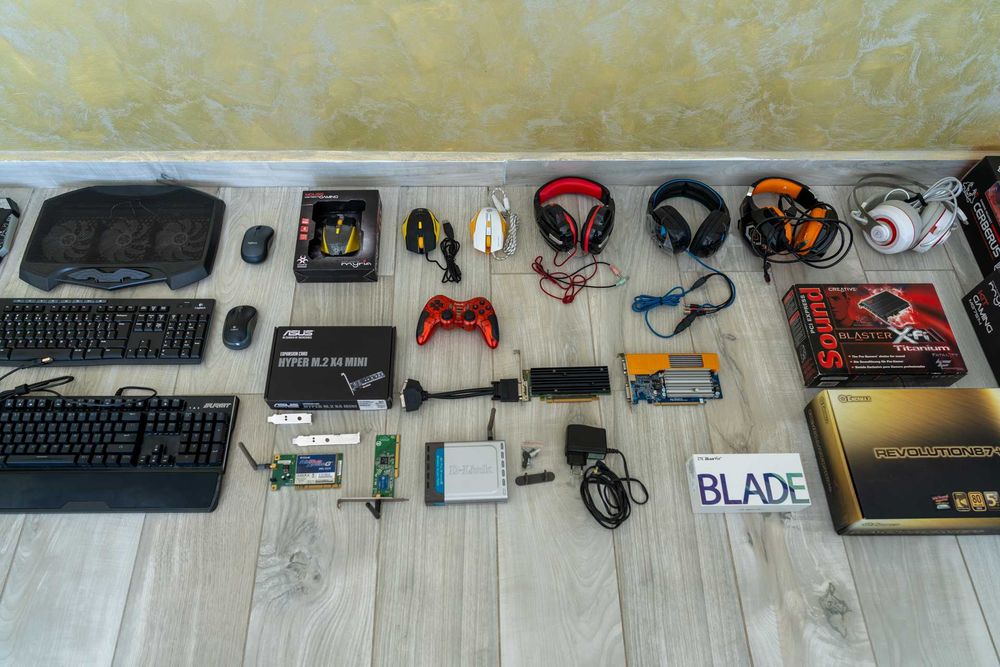 Tastaturi, mouse, casti, placi video, surse, M2 expansion, acces point