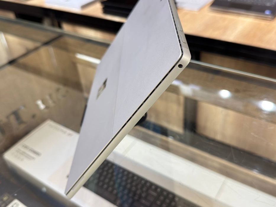 MICROSOFT SURFACE PRO 7
• Экран 12.5 2.5K ips Сенсорный
• Intel CORE i