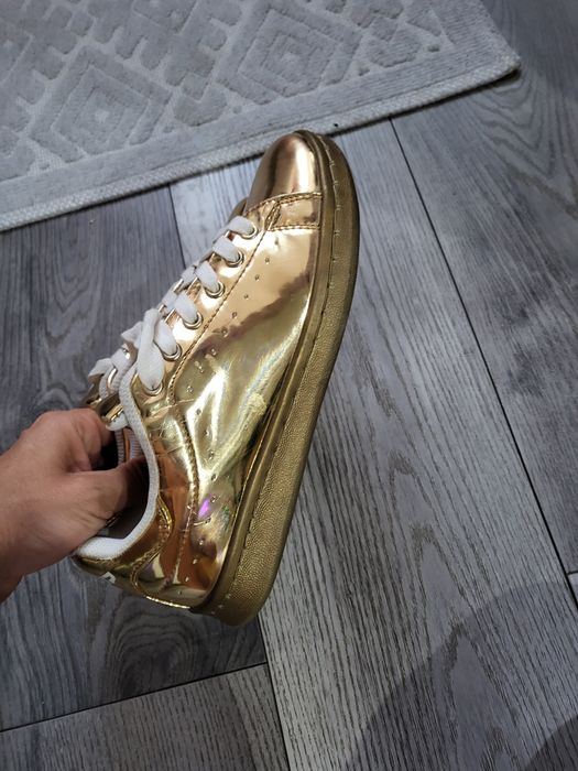 Vand adidasi nr 37 de copii