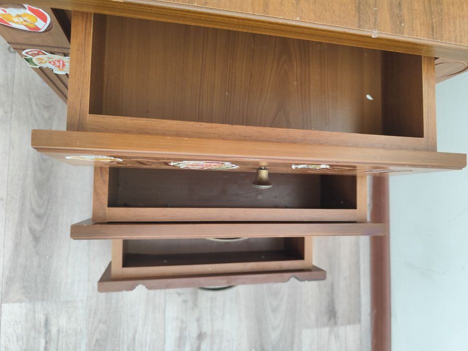 Две тумбы тяжёлые