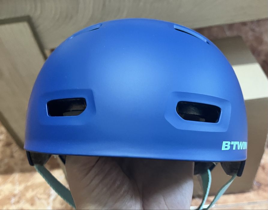 Чисто нова детска каска B-Twin