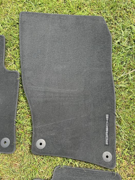 Оригинални мокетени стелки за Porsche Cayenne 2010-2018