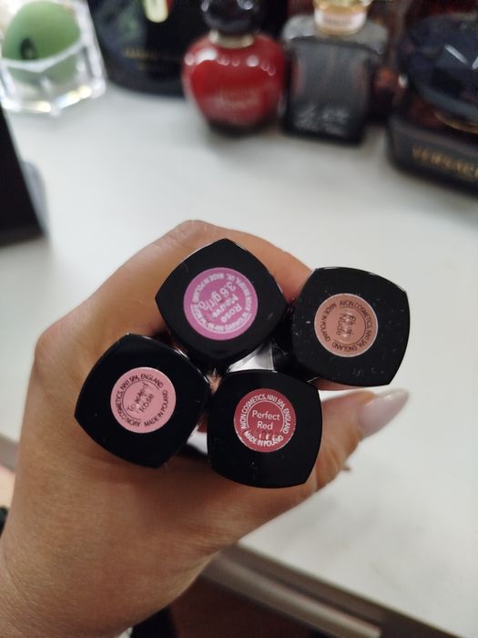 Четири броя нови червила на Avon