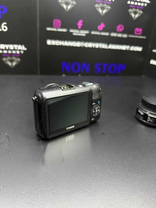 Canon EOS M + Obiectiv Canon 40mm