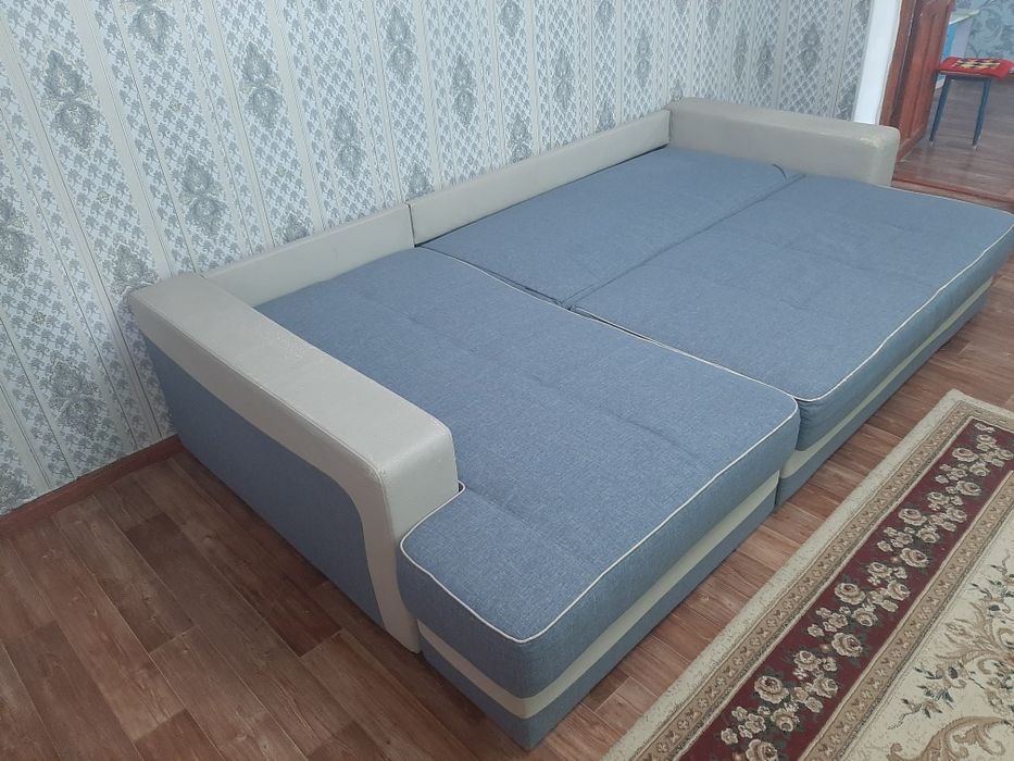 Г- образный диван.