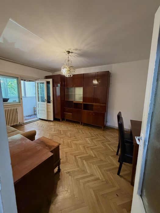 Închiriez apartament cu 3 camere